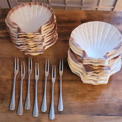 Lot 75: Shell Dishes and French Oyster Forks