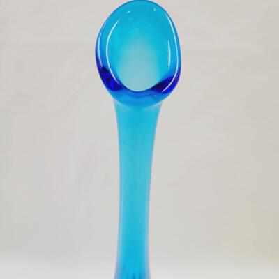 VINTAGE VIKING STRETCH BLUE GLASS VASE
