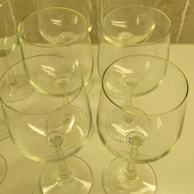 Lot 93: Set of White & Red Wine Glasses