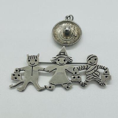 Lot 123: 925 Mexico Sombrero Pendant/Charm & 925 Mexico Halloween Trick-or-Treaters Pendant/Brooch