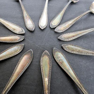 Matching Set of 12 Vintage Community Plate Spoons