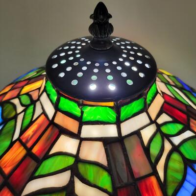 BEAUTIFUL "TIFFANY STYLE" ELECTRIC LAMP