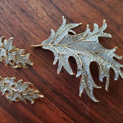 Beautiful Trifari Vintage Brooch and Clip Earrings