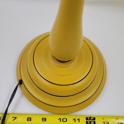 VINTAGE YELLOW W/ BLACK TOLEWARE TABLE LAMP - METAL BODY & SHADE