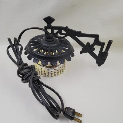 CAST IRON WALL OIL LAMP FIXTURE W/ ELECTRIC OIL LAMP STYLE LIGHT