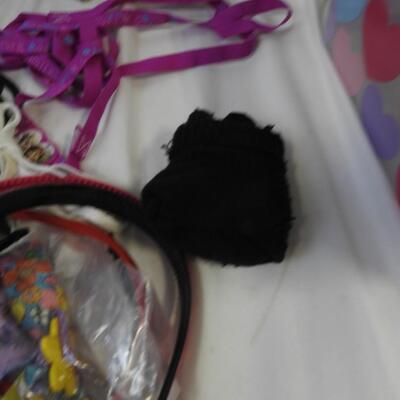 20+ pc Personal Care & Accessories: Hangers, purses, phone covers, mirror, belts