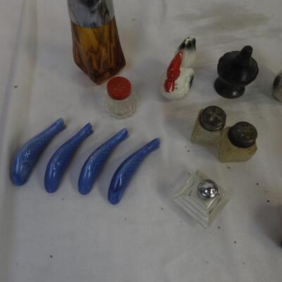 17 pc : Various Salt and Pepper Shakers, 3 sets, 7 misc, & 4 Blue Fish Decor