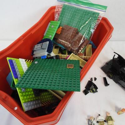 Lego Lot: Assorted Pieces, Baseplates, Minifigs, Batmobile, Friends Set