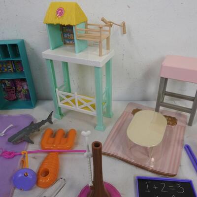 Small Doll Toys: Mickey Mouse, Closet, Doll Furniture, Accessories
