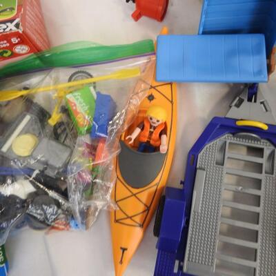 Kids Toy Lod: Playmobile, K'nex Monster Jam, Wooden Blocks