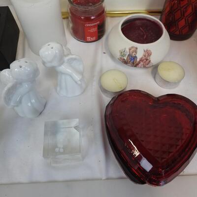 18 pc Decor Lot: Red Candles, Ceramic Photo Frame, Woven Basket, Friendship