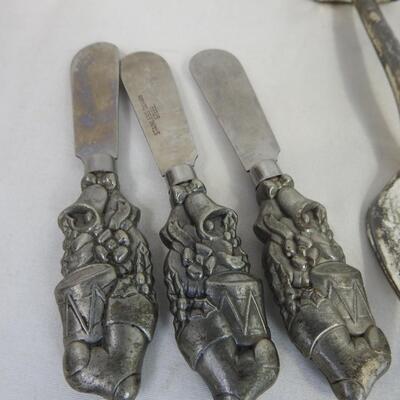 7 pc Holiday, Spreaders (pewter?), Pickle Fork, Classic Figure Birds