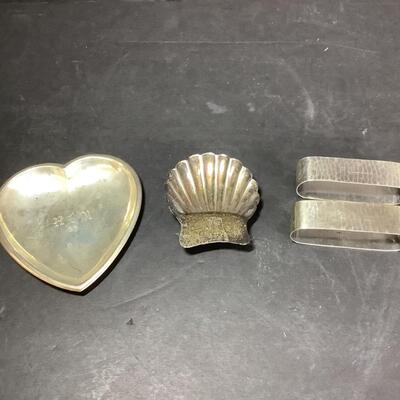 B - 653 Lot of Sterling Silver Heart and Shell Dish with Handwrought Napkin Rings