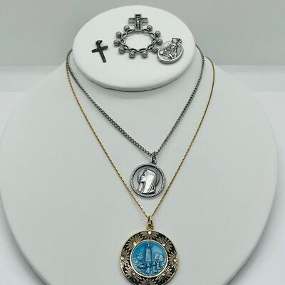 Lot 131: Religious lot