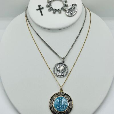 Lot 131: Religious lot