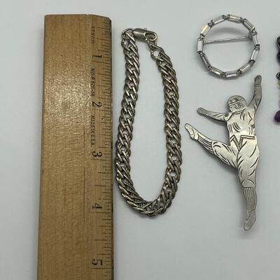Lot 132: Beaded Pendant, Bracelet & Pins