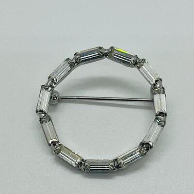 Lot 132: Beaded Pendant, Bracelet & Pins