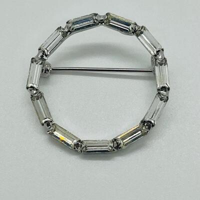 Lot 132: Beaded Pendant, Bracelet & Pins