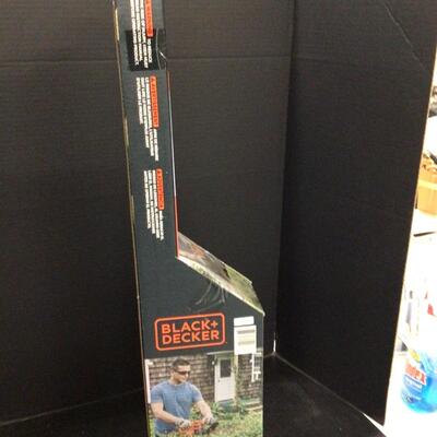 O698 New in Box Black & Decker 17