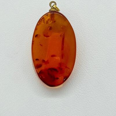 Lot 148: 1/20th 14k Goldfill Amber Pendant