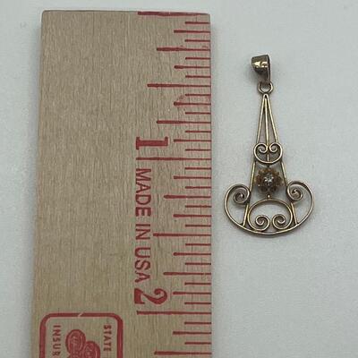 Lot 169: Vintage 10k Yellow Gold with Diamond Chip Center
