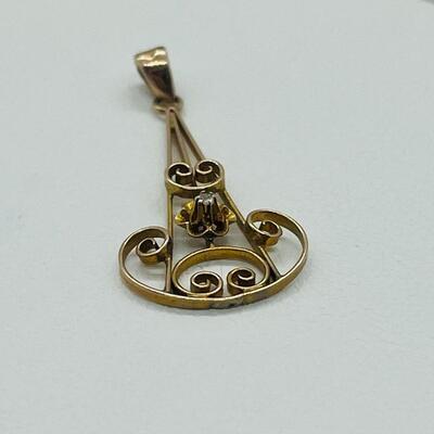Lot 169: Vintage 10k Yellow Gold with Diamond Chip Center