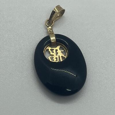 Lot 173: Vintage 14k 585 JJT Black Jade Good Luck Pendant