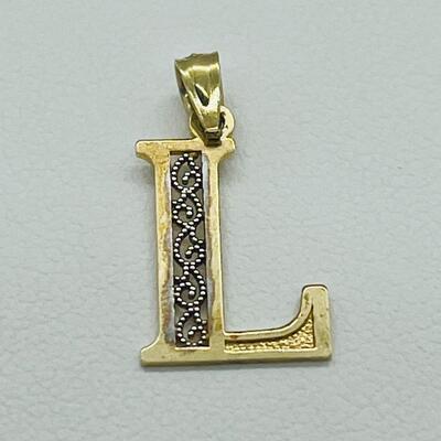 Lot 179: 10k Two-Tone Gold Letter "L" pendant