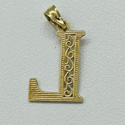 Lot 179: 10k Two-Tone Gold Letter "L" pendant