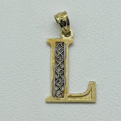 Lot 179: 10k Two-Tone Gold Letter "L" pendant