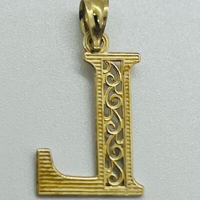Lot 179: 10k Two-Tone Gold Letter "L" pendant