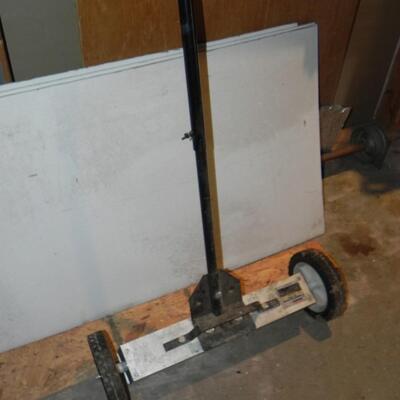 LOT 214  22" MAGNETIC FLOOR SWEEPER