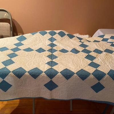 Lightweight vintage quilt, blue diamonds, see details