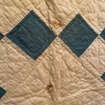 Lightweight vintage quilt, blue diamonds, see details