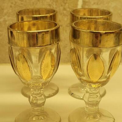 Lot 109: Vintage Mid Century Gold Gilt Sherry Glasses (5)