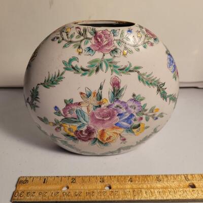 Small vase Small chip