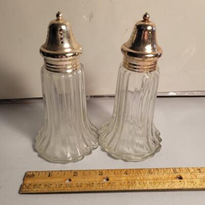 Vtg  Salt and pepper shakers made in Japan