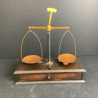E - 710. Vintage Traveling Gold & Apothecary Balance Pan Scale