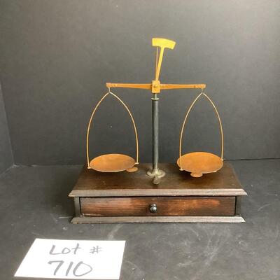 E - 710. Vintage Traveling Gold & Apothecary Balance Pan Scale