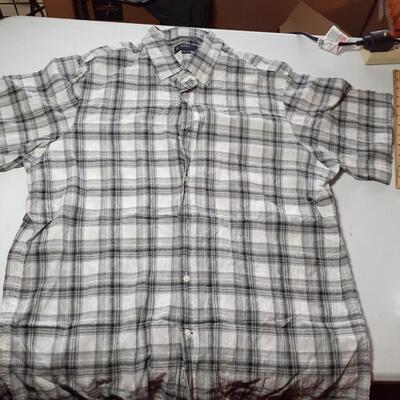 2 Mens short sleeve shirts Vintage