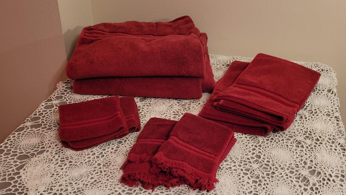 Lot 152 Wamsutta Hotel Red Towel Set
