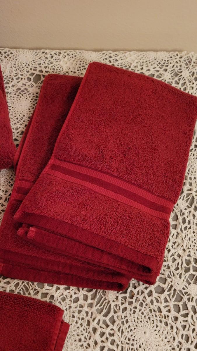 Lot 152 Wamsutta Hotel Red Towel Set