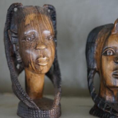 PAIR OF CARVED WOODEN AFRICAN BUST OR WOMAN
