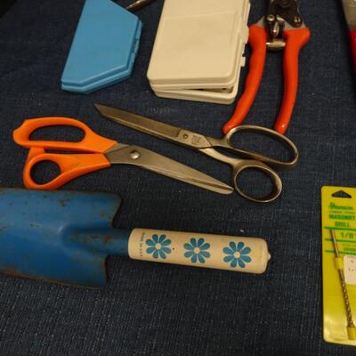 LOT 440  TOOLS