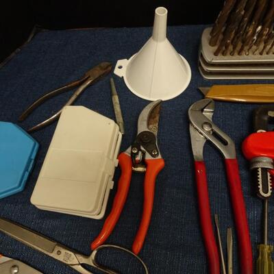 LOT 440  TOOLS