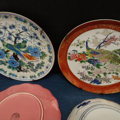 LOT 442  DECORATIVE PLATES AND FLATWARE