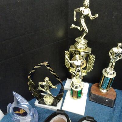 L0T 444  CROSLEY PORTABLE TURNTABLE, COLE HAAN SIZE 14 AND PLASTIC TROPHIES