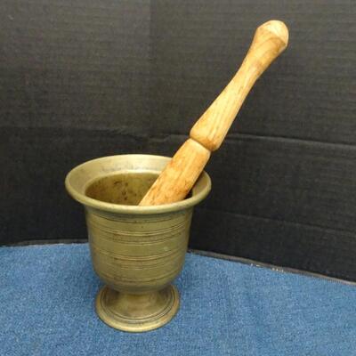 LOT 446  HOME DECOR