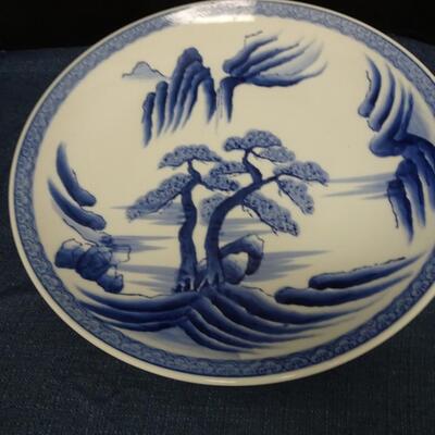 LOT 447  DECORATIVE  PLATES