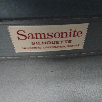 LOT 452  VINTAGE AND MODERN LUGGAGE